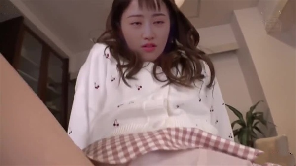 AI-景甜-美艳小姨子趁姐姐熟睡后爬上姐夫床激情偷情