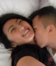 超可爱漂亮的小美女和男友在即亲密自拍漂亮的脸蛋诱人的奶子最后还说“干我”.